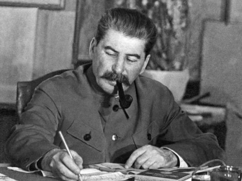 中国女孩被困德国集中营5年，得知其父亲身份，斯大林：快找到她