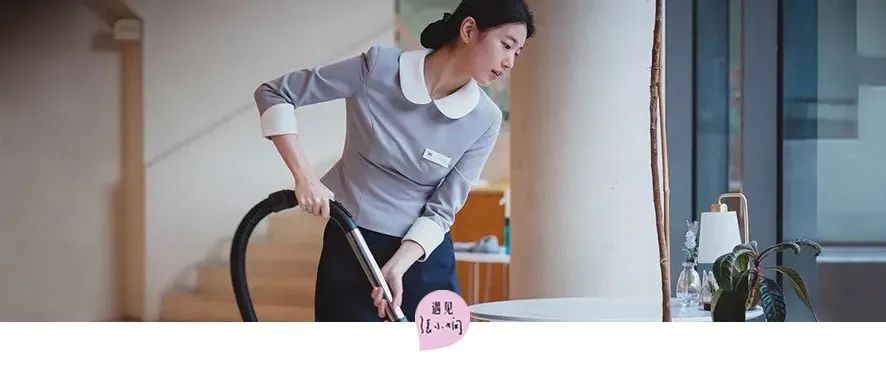 她穿高仿，偷文凭，撒谎无数终成上等人，但谁有资格说她虚荣？