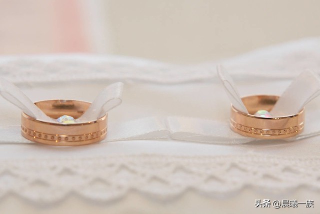 *场官**微小说：缠绵悱恻的一夜