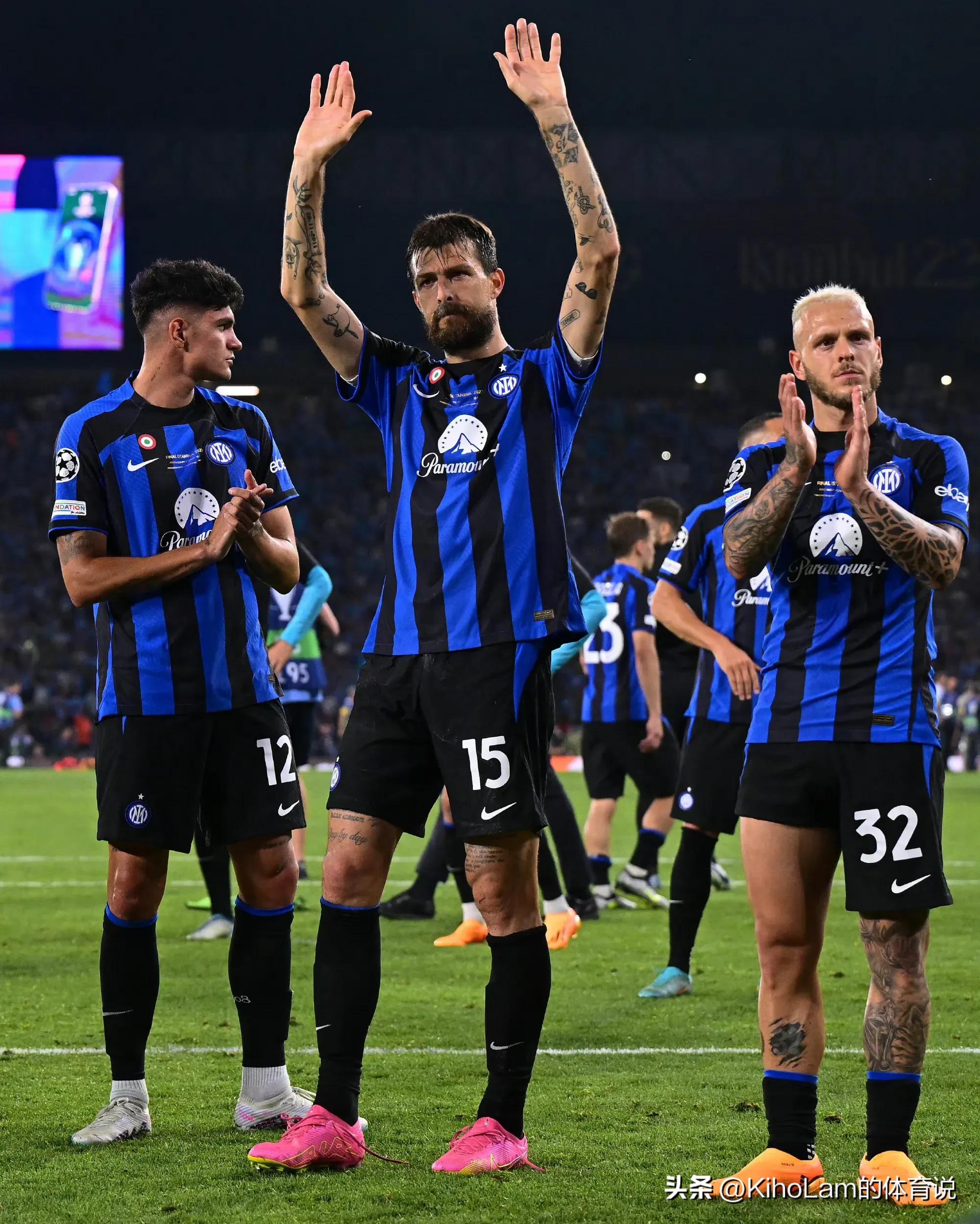 曼城获得三冠王梅西恭贺瓜帅,曼城是冠军英语