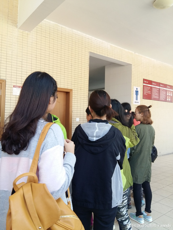 如何合理利用卫生间墙面,卧室隔壁是卫生间怎么处理