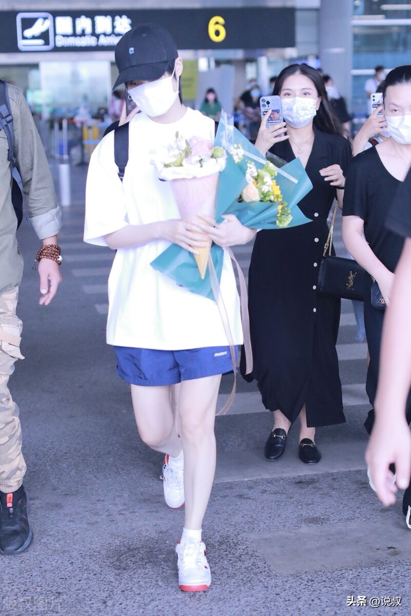 李宇春坐在轮椅唱歌,李宇春坐轮椅说的话