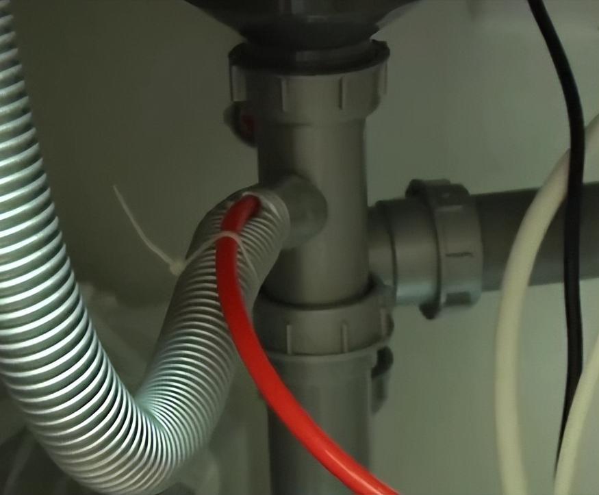 买净水器一直喝废水 (净水器装反了全家喝了一年废水)