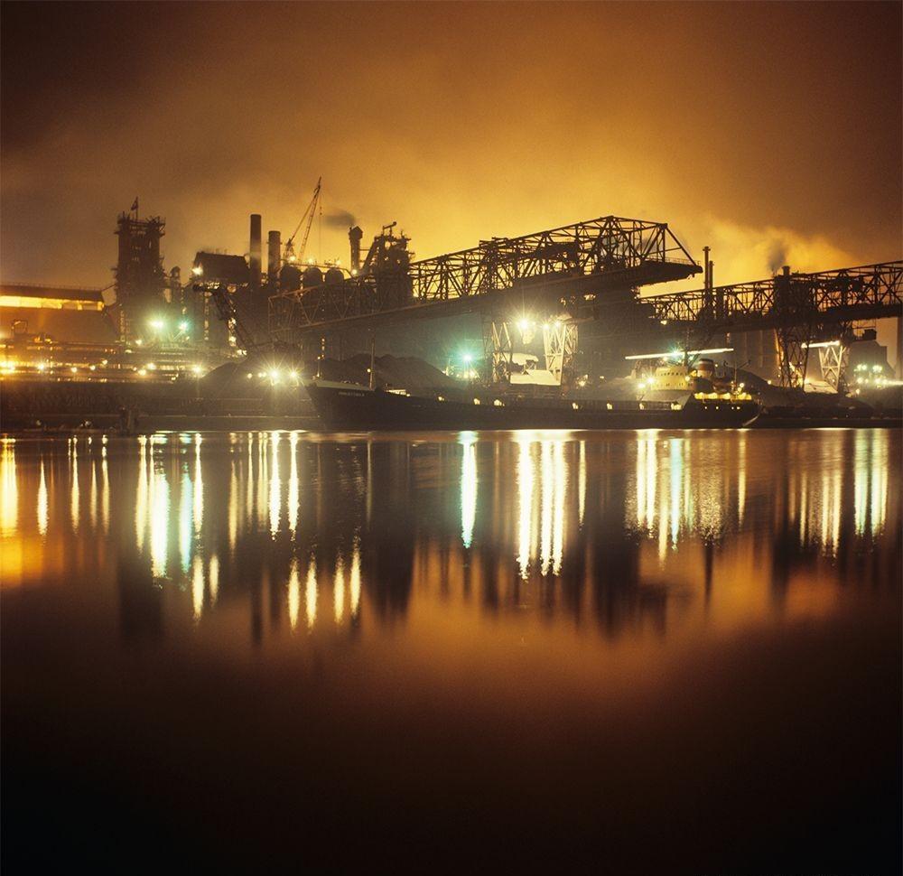 亚速钢铁厂有多少职工,亚速钢铁厂工人