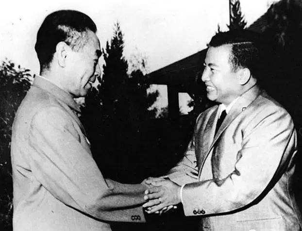 为何周总理的脸色勃然变化，并让罗瑞卿和刘亚楼等将领罚站？