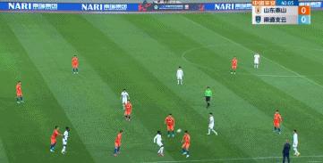 险些发生冲突!王大雷赛后一直“约谈”南通球员,好在队友拉开