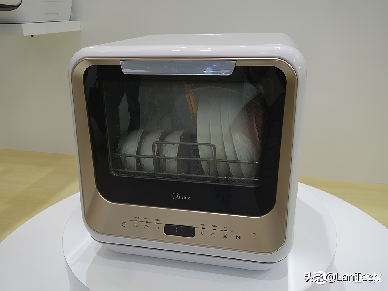 暴走两万步！海量图片带你游览2017年AWE家电展