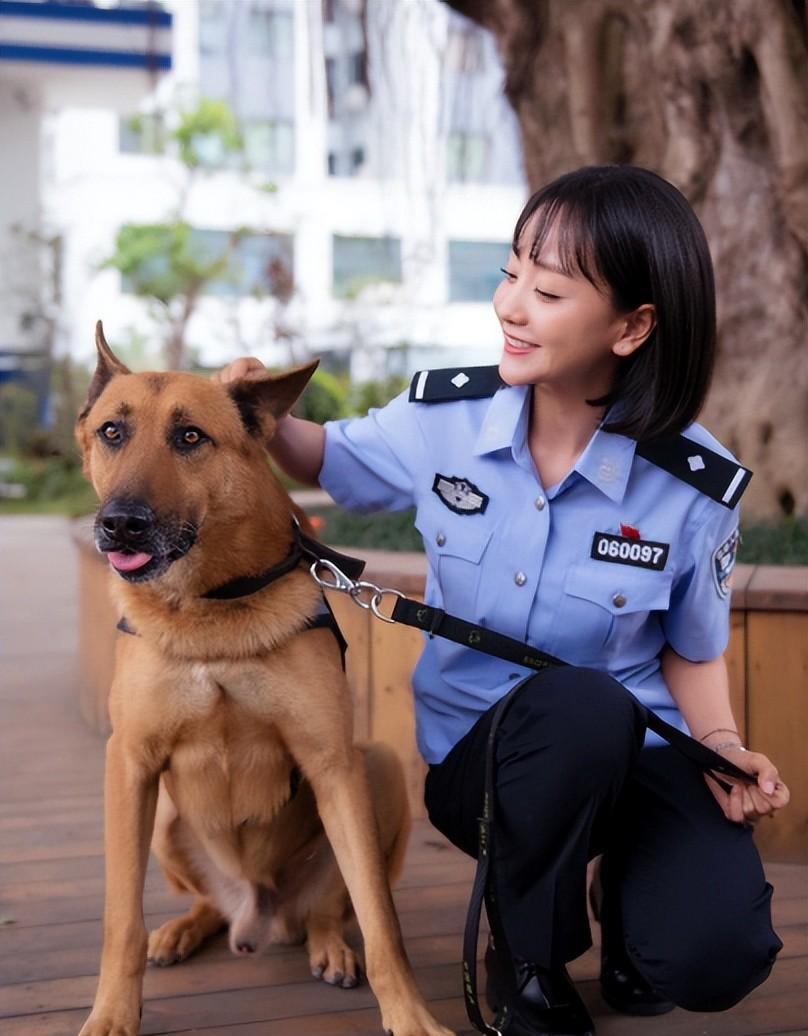 明明油头粉面，却偏要尬演警察，这6位女星演的刑警，真让人难受