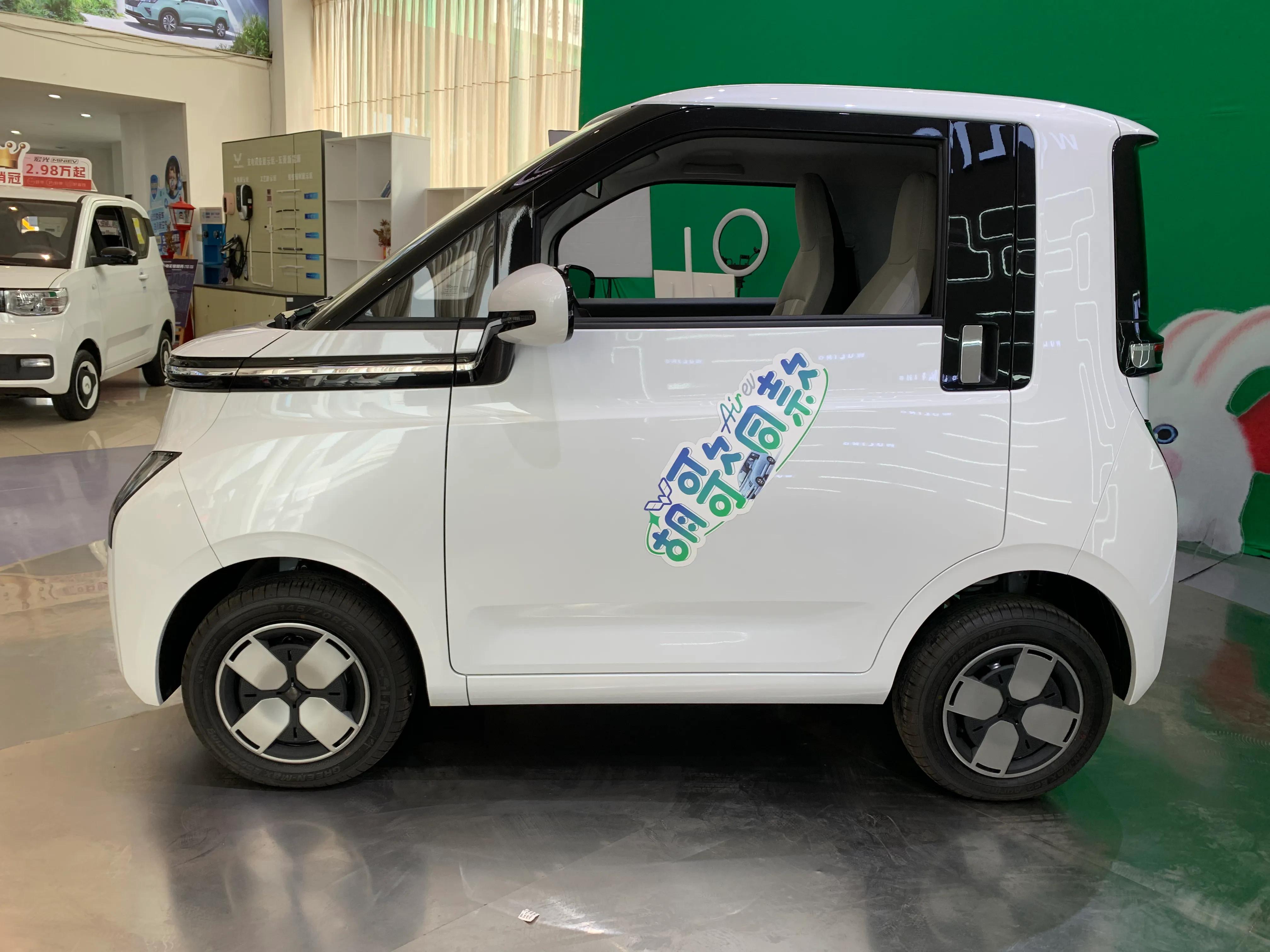 五菱星驰黑色suv,五菱星驰潮酷型黑武士