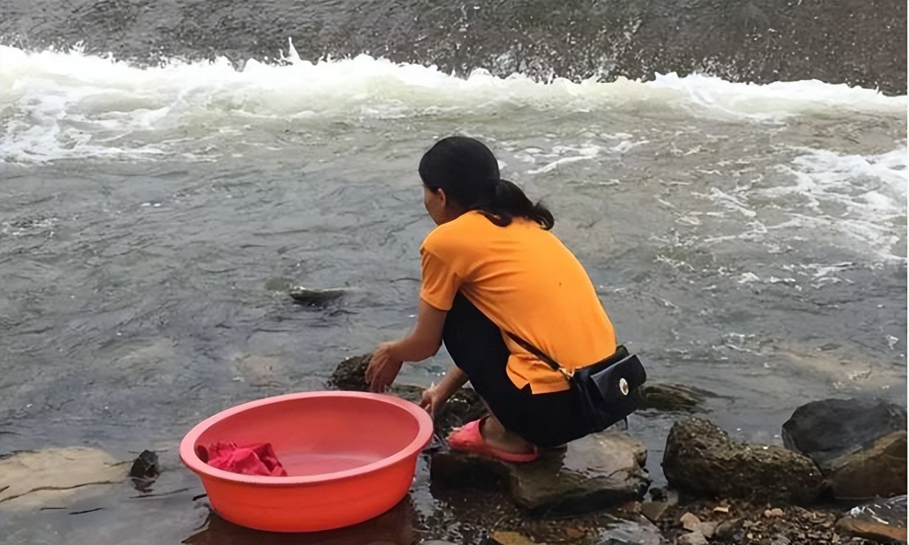 人大女毕业生伍继红现状,伍继红从人大毕业到沦为农妇