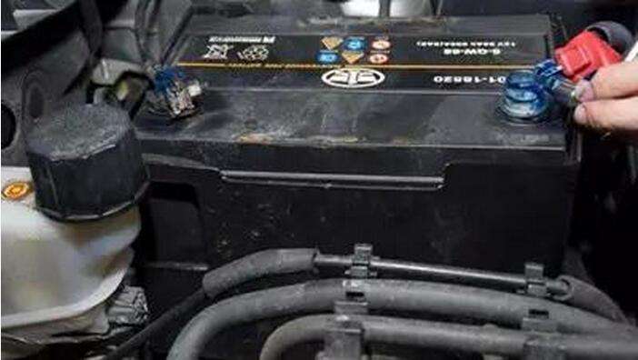 汽车长时间停放，隔几天就需要启动一下？正确的操作方法是什么？