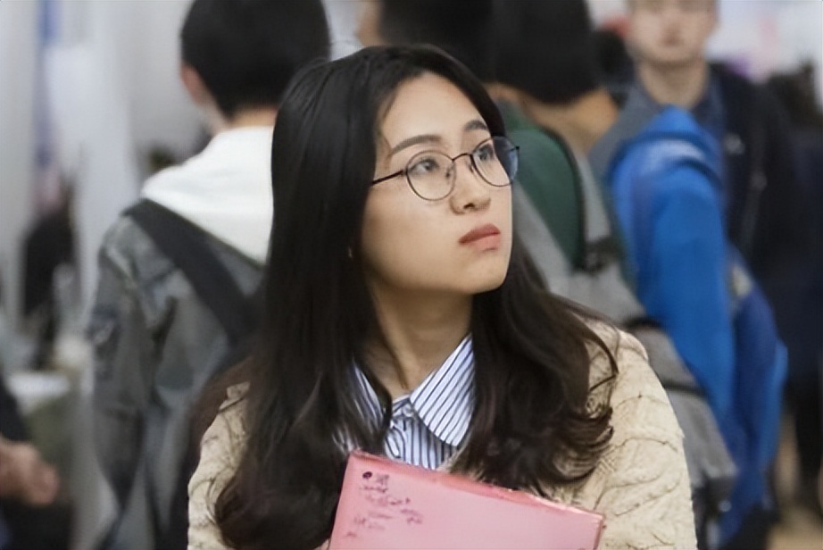 上海大学生的真实收入,上海本科生平均月薪