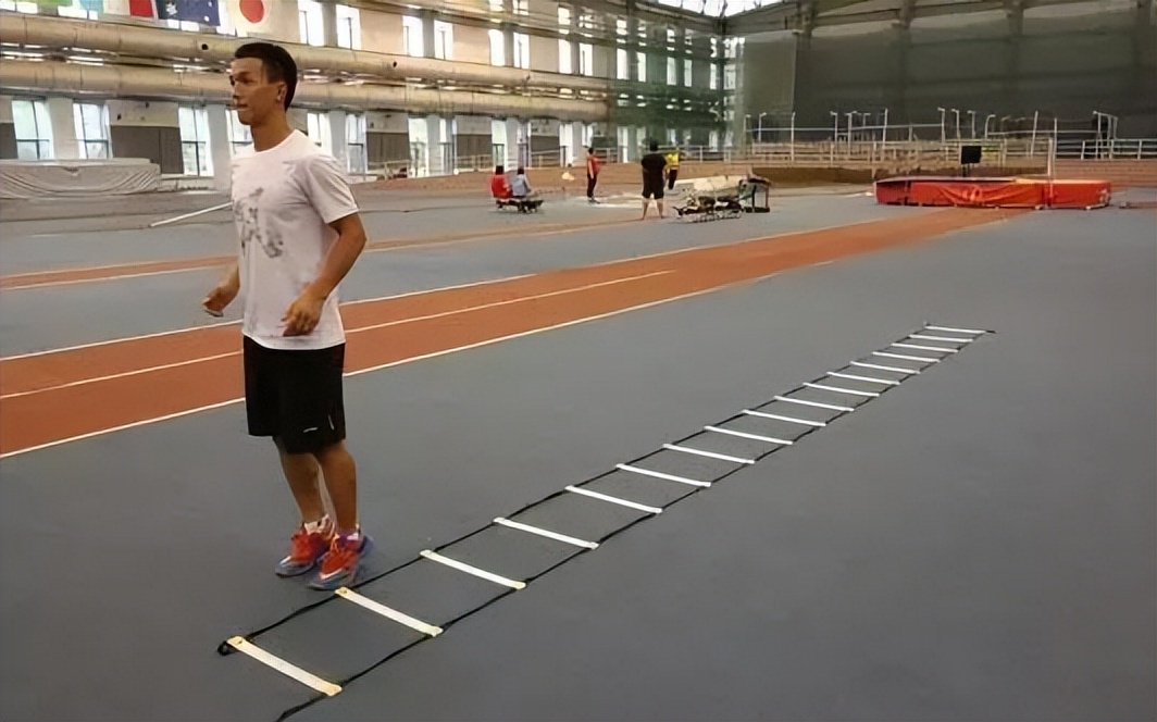 羽毛球专项灵敏步伐训练,羽毛球专项灵敏步法训练