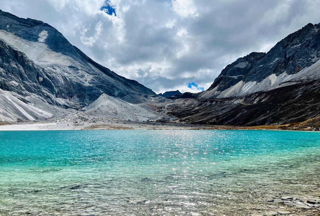 成都租车到稻城亚丁需要多少费用,成都租车去稻城亚丁需要走高速吗