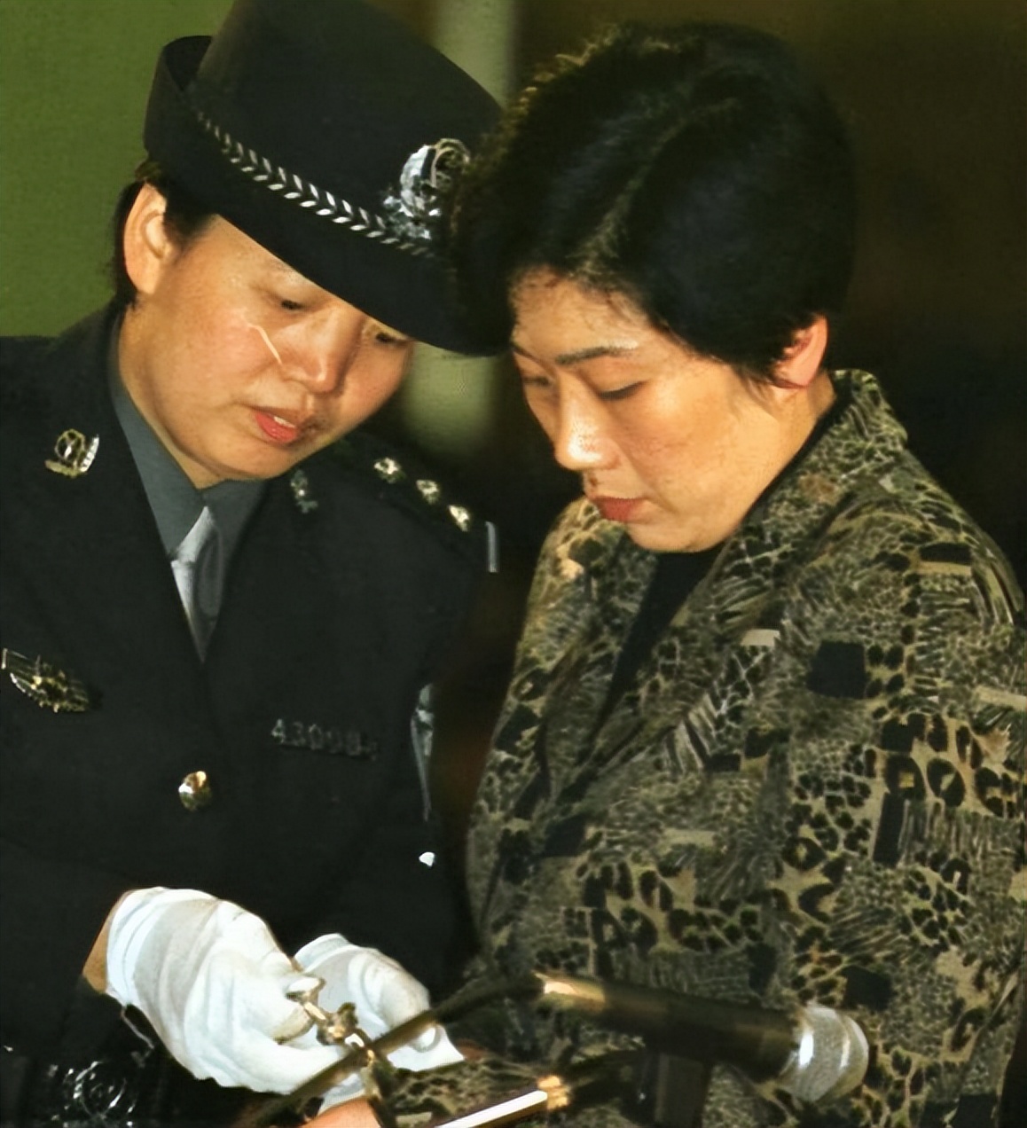 “靠肉吃肉”的小官巨贪：门市部主任李兰珍贪腐纪实