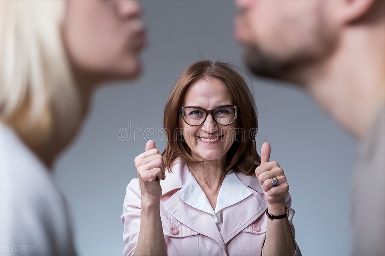 给所有父母一个建议,子女成家了父母该不该放手