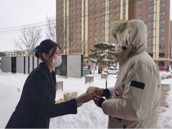 暴雪奋战,暴雪之中坚守