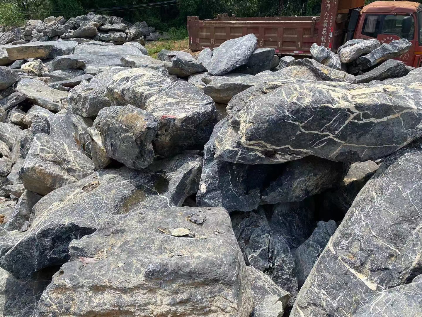 太湖石打造庭院大自然假山水景,太湖石庭院假山造景图片