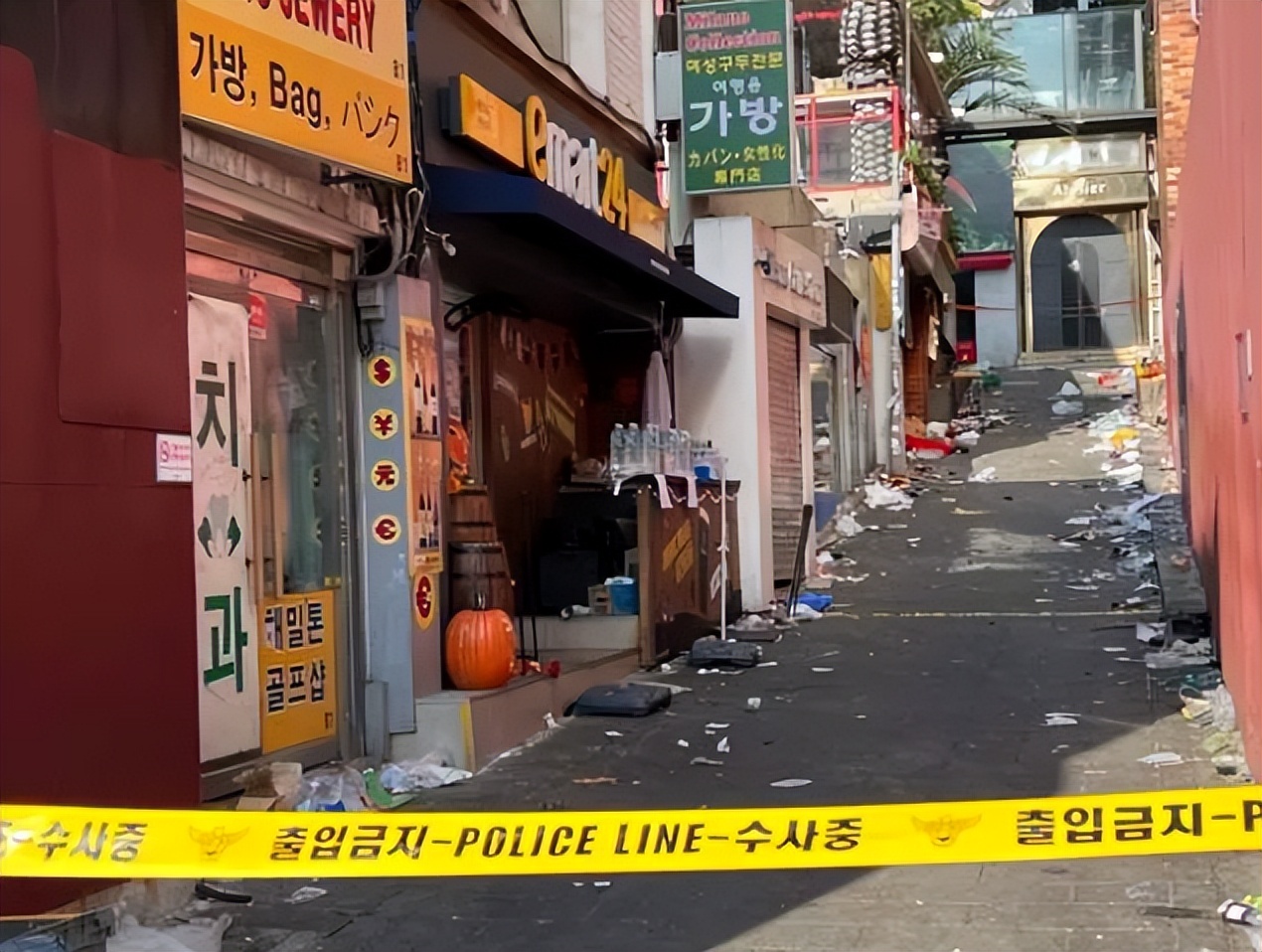 梨泰院事故分析,梨泰院事故现场前后对比