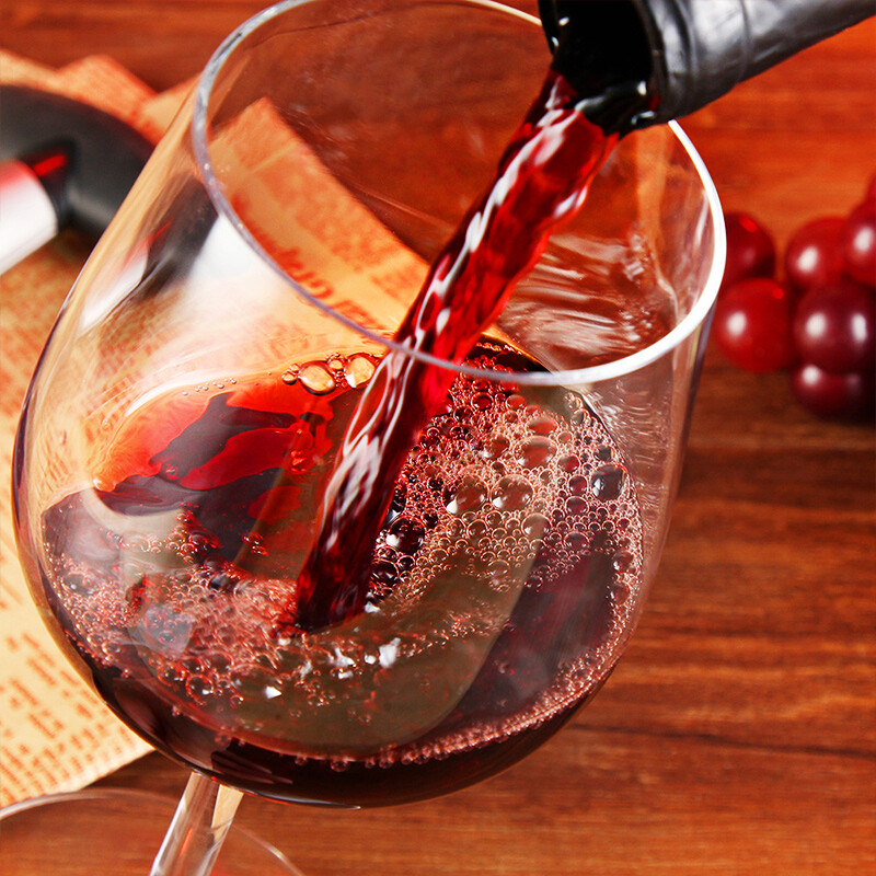 一瓶82年拉菲2分钱,一瓶82年的拉菲一共消费32万