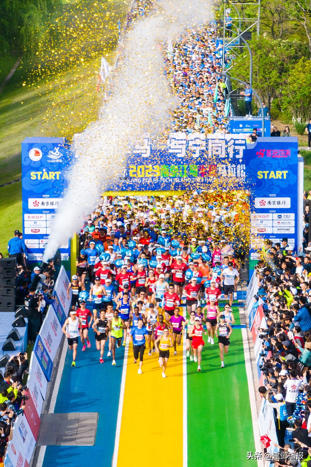 南京半程马拉松5000名,江心洲半程马拉松高校跑团