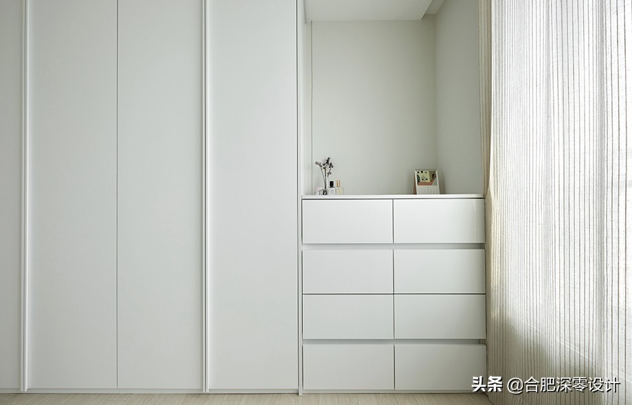 韩国夫妻坚持断舍离，客厅不要电视机设格子柜，124㎡更加清爽