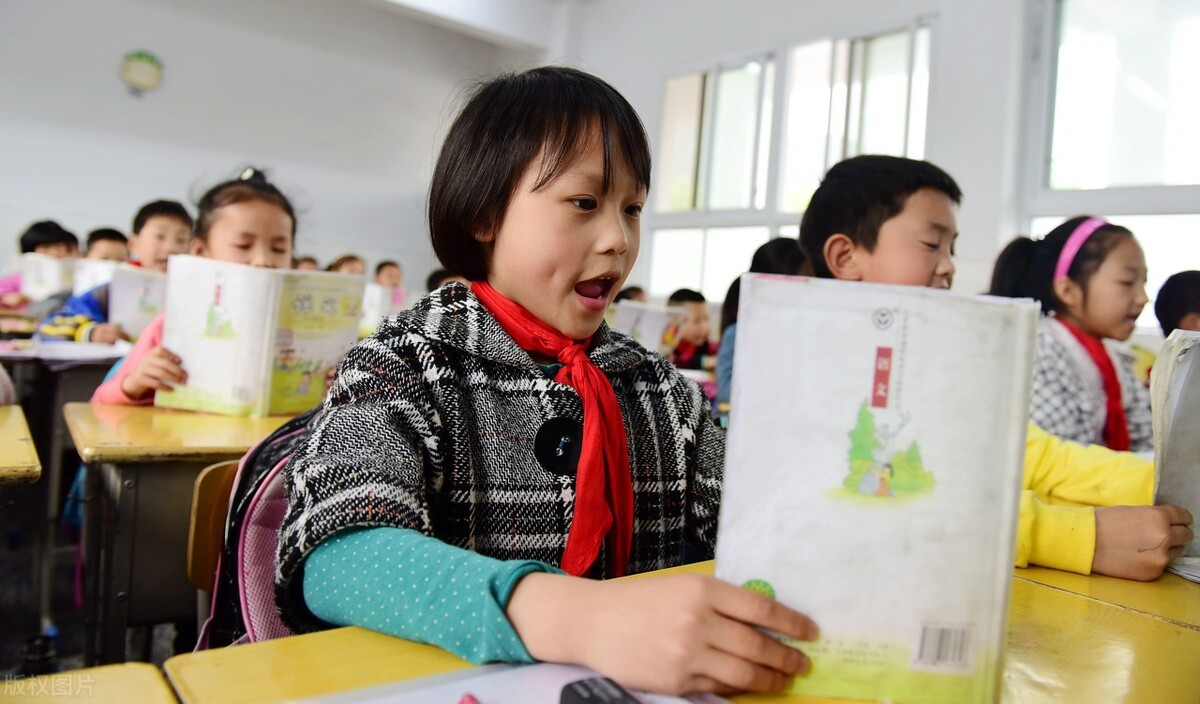 三岁就被父母送人然后又跑回来了,七岁被父亲送人