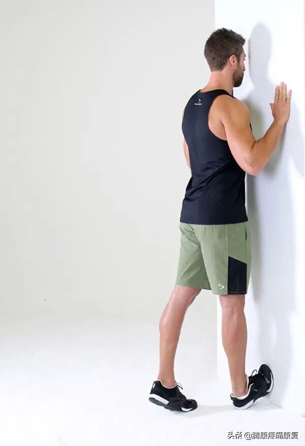 小腿紧绷怎么办,小腿很紧绷怎么拉伸