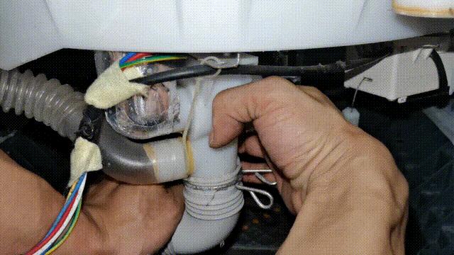 滚筒洗衣机出现排水故障怎么解决,小天鹅滚筒洗衣机排水故障e21