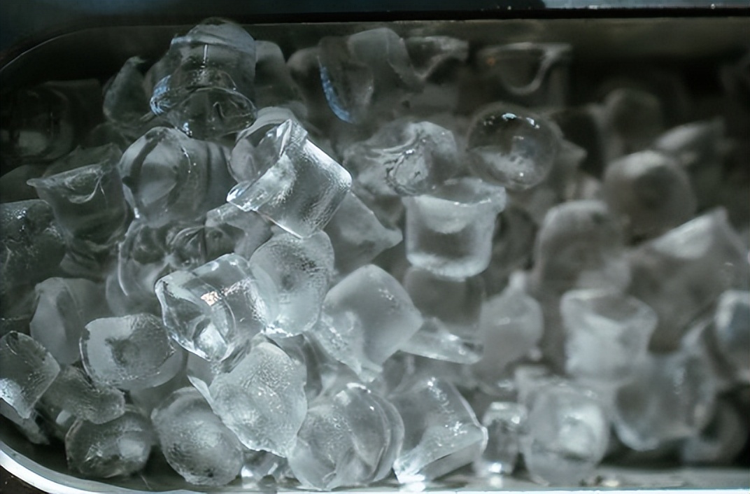 被烟花爆竹炸到手怎么办,被别人放的烟花炸伤怎么办