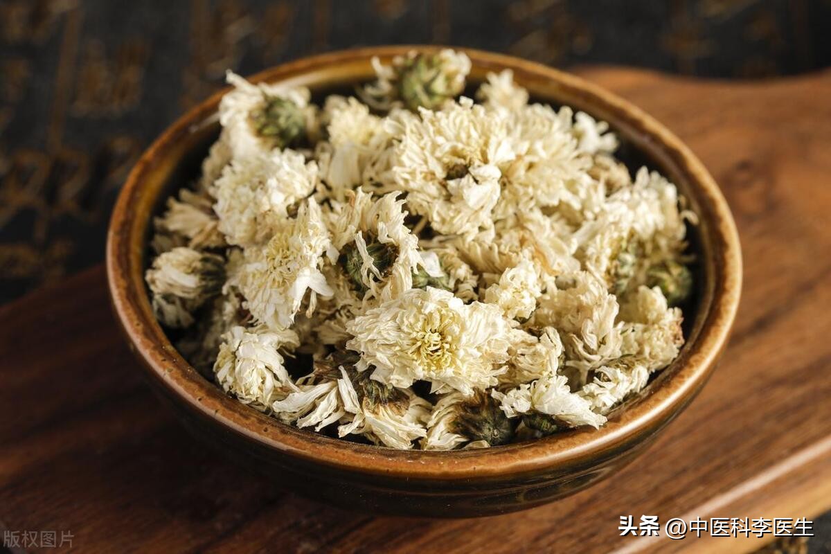 头皮和脸上起疙瘩有脓包怎么回事,头皮上长红疙瘩脓包头皮屑特别多