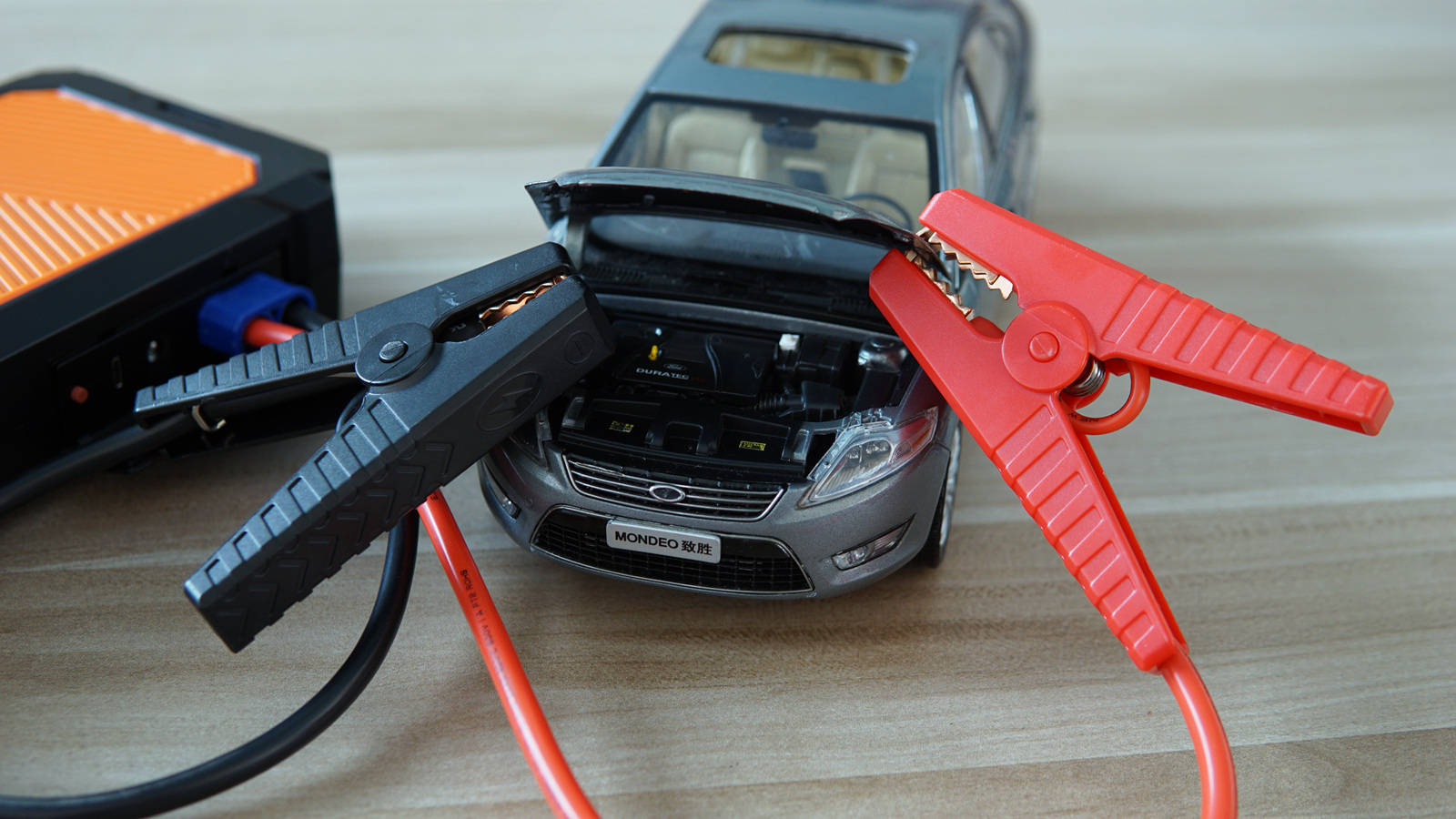 汽车启动应急电源瞬间没电了,汽车应急启动电源24v无法工作