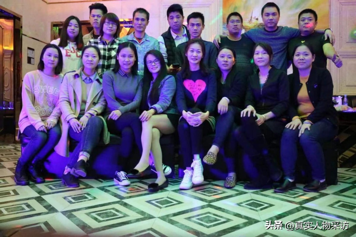 90后女孩放弃工作摆地摊月入9万,浙江女孩辞职摆地摊月入9万