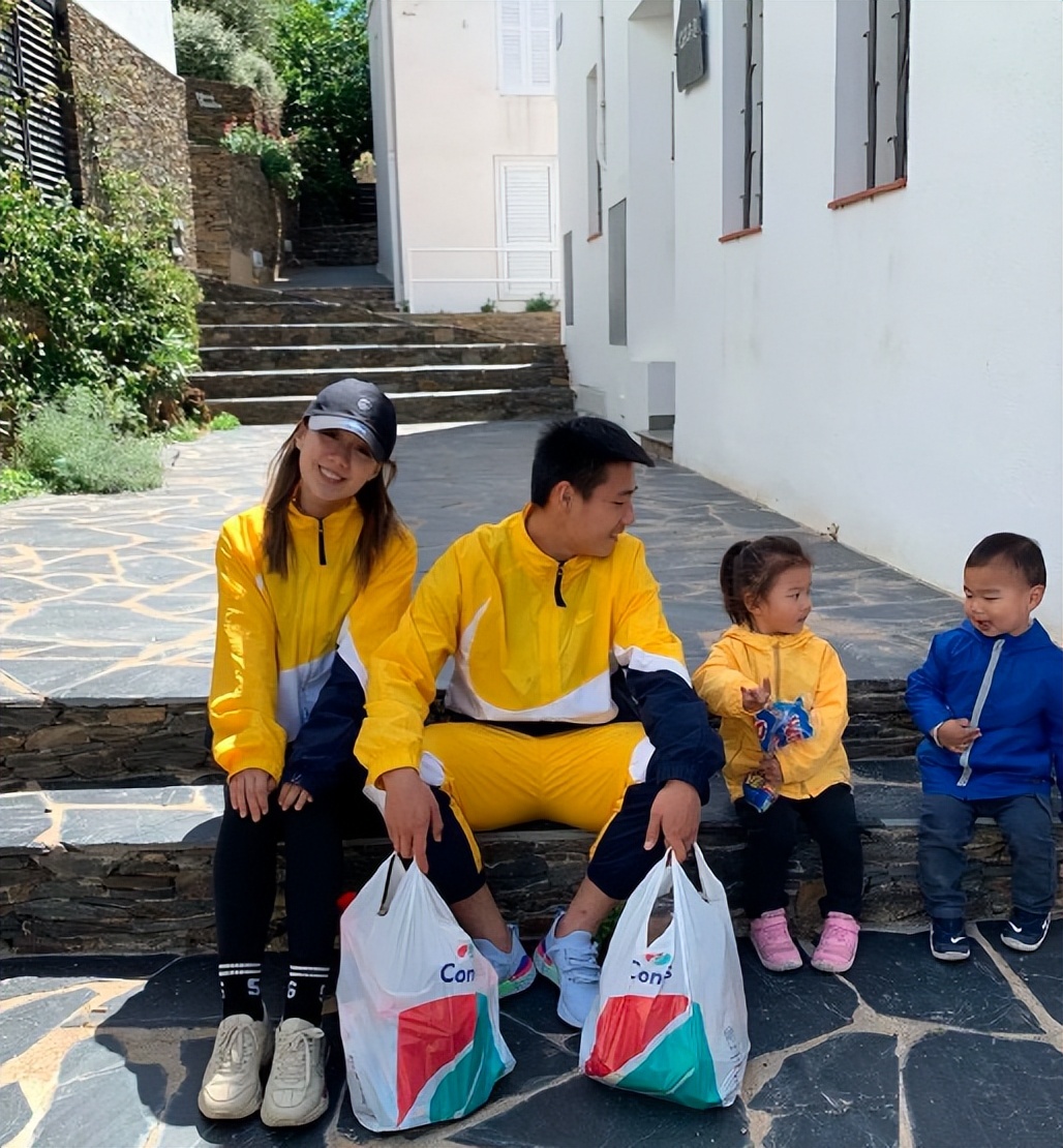 国足太太团斗艳美如画,国足太太团真实身材