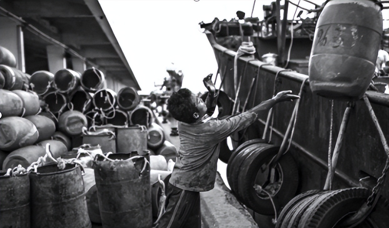 人口*市黑**有多可怕？当奴工、做*奴性**、割器官，数千万人沦为奴隶