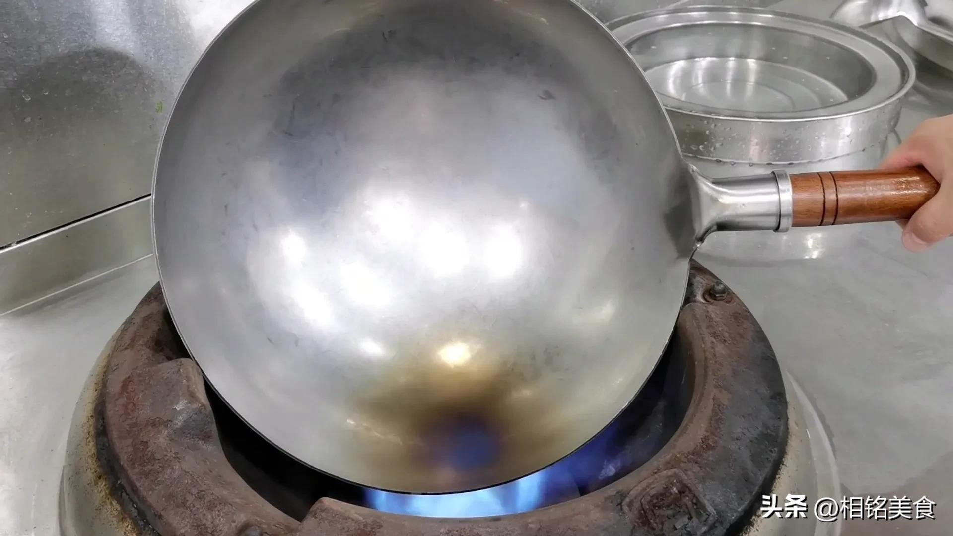新铁锅怎样开锅小妙招视频,不粘锅的铁锅最佳开锅方法