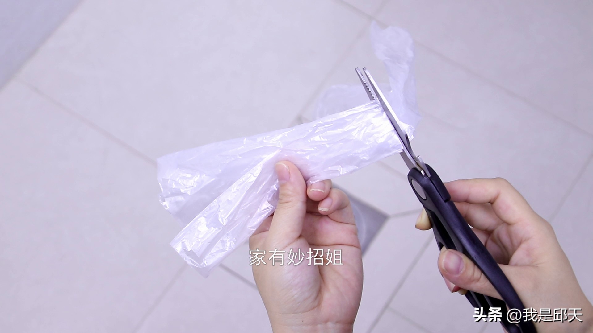 从下水道里爬上来虫子怎么能除掉,下水道臭而且有虫子怎么办