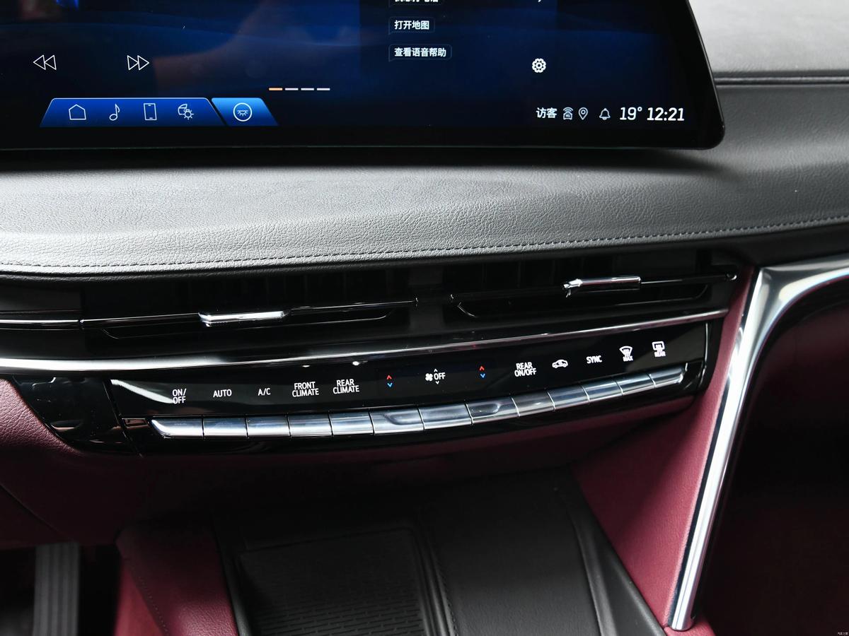 低调又高级的轿车,低调而又豪华的年轻轿车