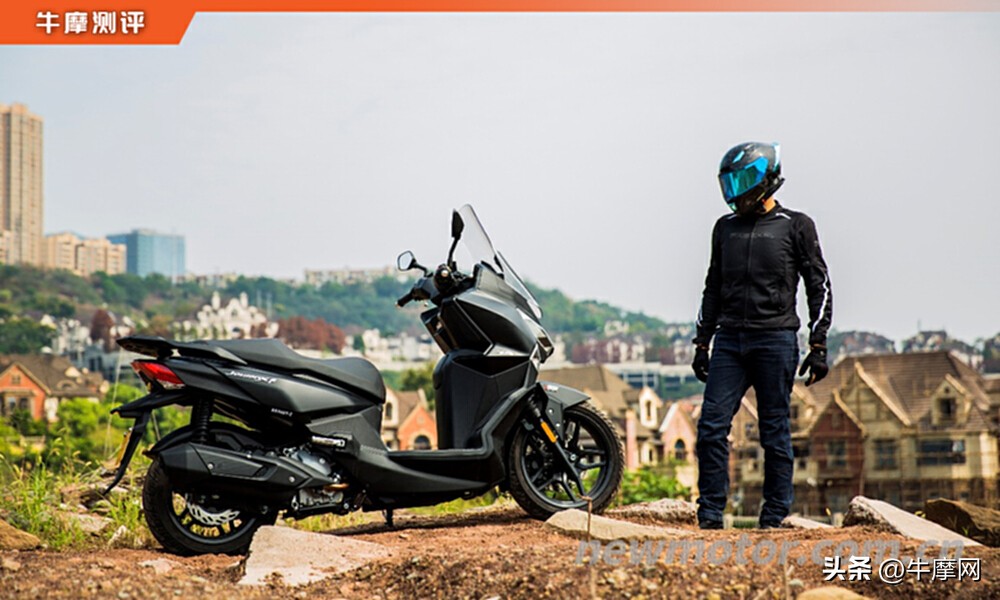 三阳踏板joymaxz300评测,三阳joymaxz300对比cruisym300