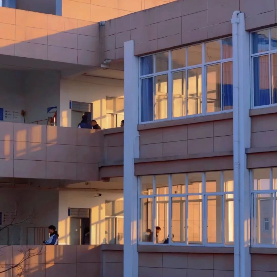 微信朋友圈背景图高级氛围感,朋友圈背景图看置顶