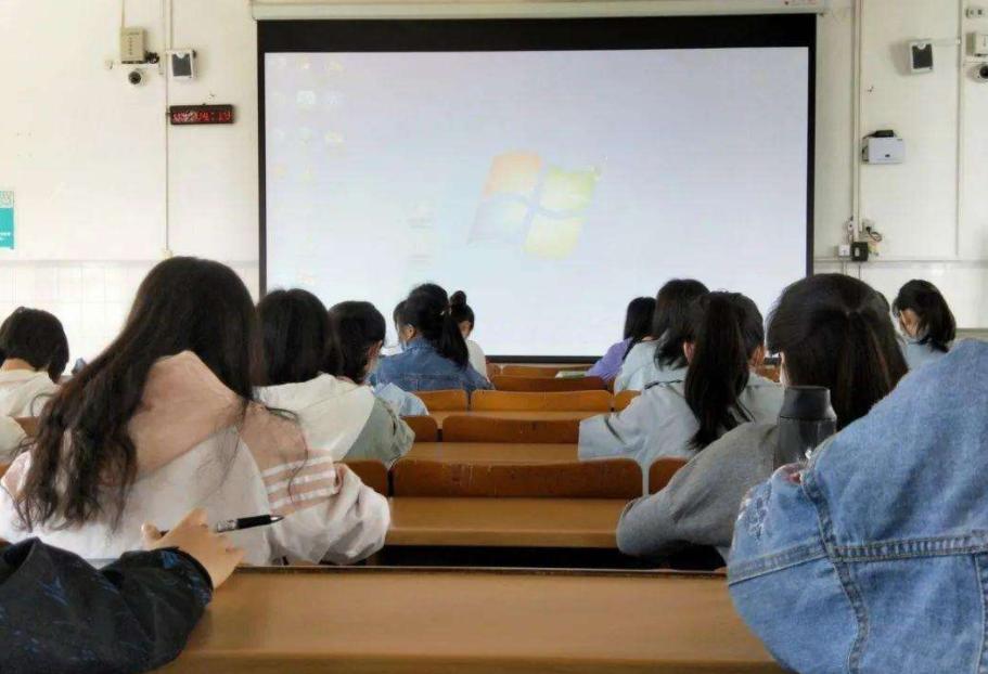 阜阳师范大学教授讲课,阜阳师范大学超可爱英语教授