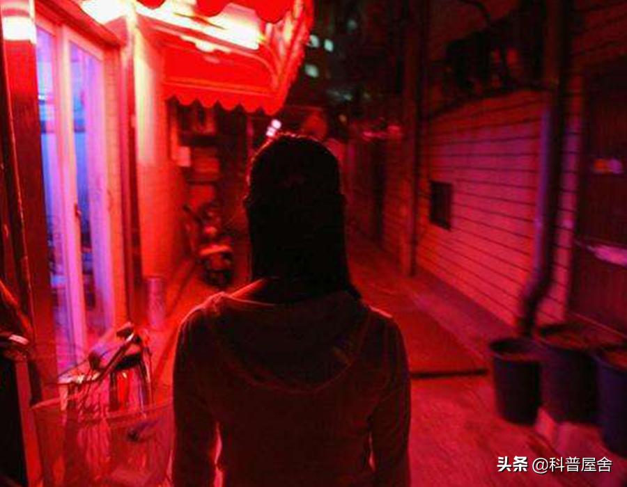 男子诈骗1700万，10个月密会160个女孩，揭开高端名媛*交性**易*局骗**