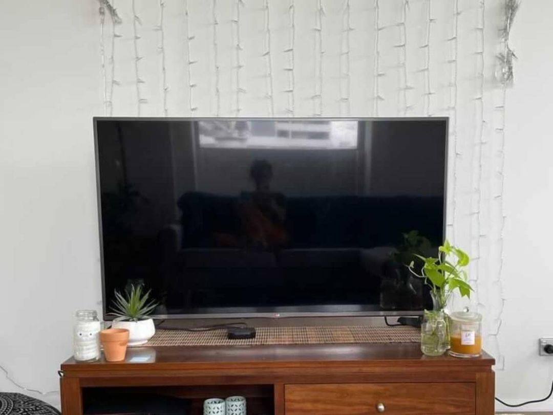 小哥为省钱在悉尼捡垃圾，年赚2万澳币，名包手机电脑随地捡？