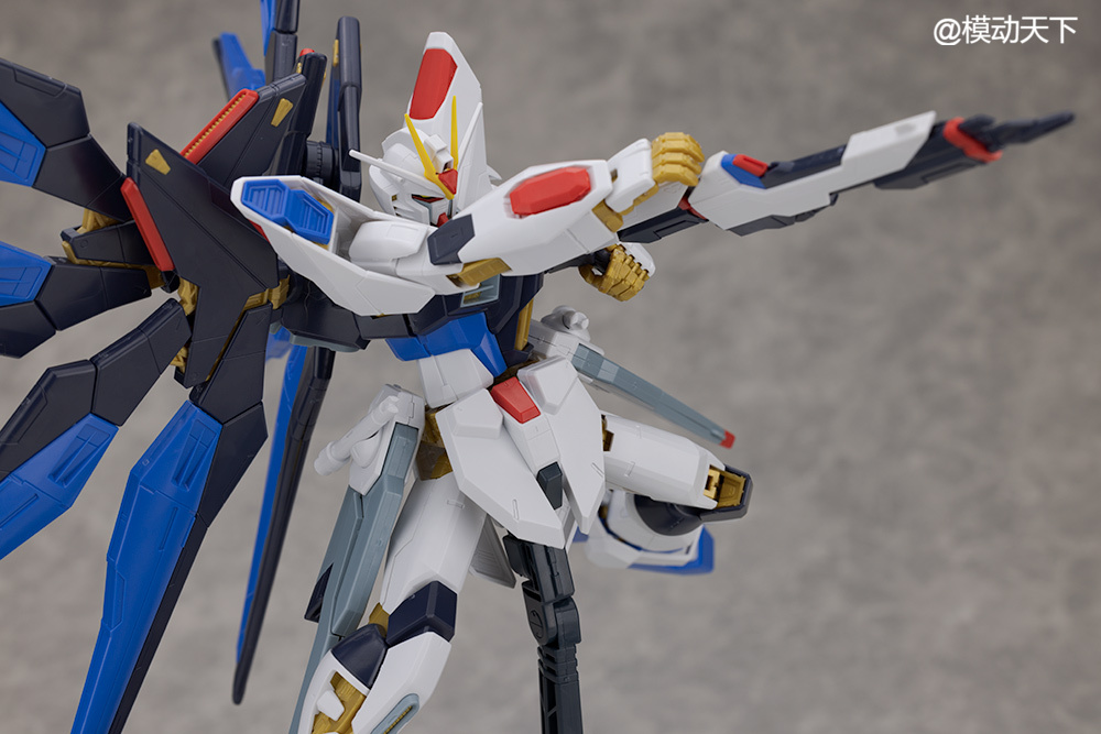 万代基地限定mg完美强袭,万代mg创制强袭配色方案