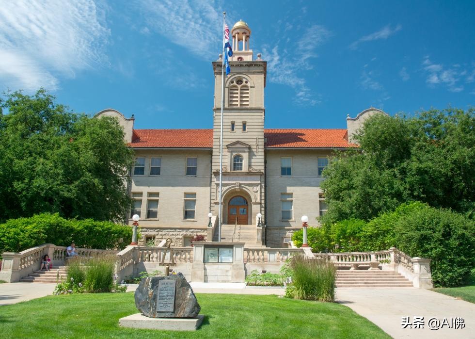 2022美国名校排名前十名大学,2024美国最顶尖的10所公立大学