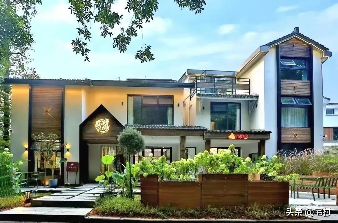 访谈|蓝莲花开民宿创始人段王爷：文艺青年的10年创业路