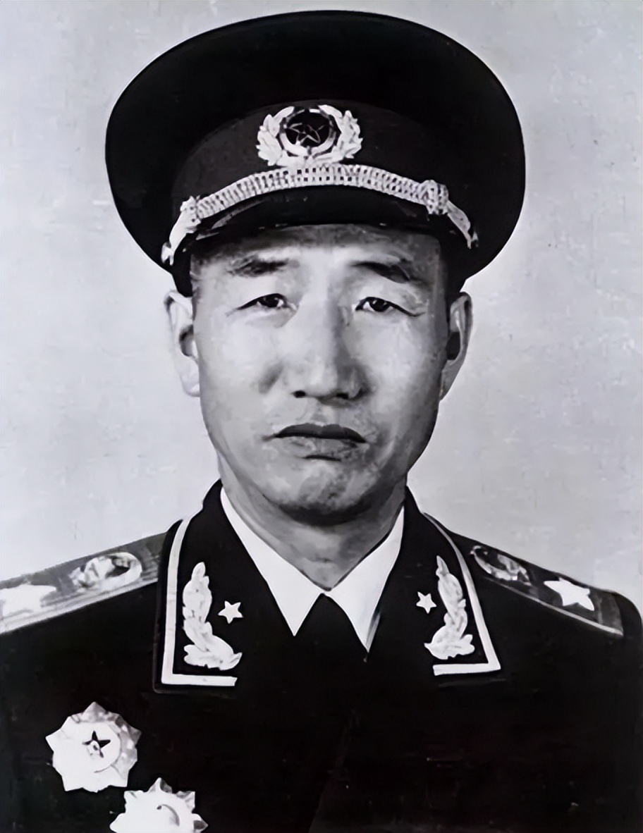 蒋介石如何评价十大元帅？唯有*德朱**可称上帅，贺龙这个人太可怕了