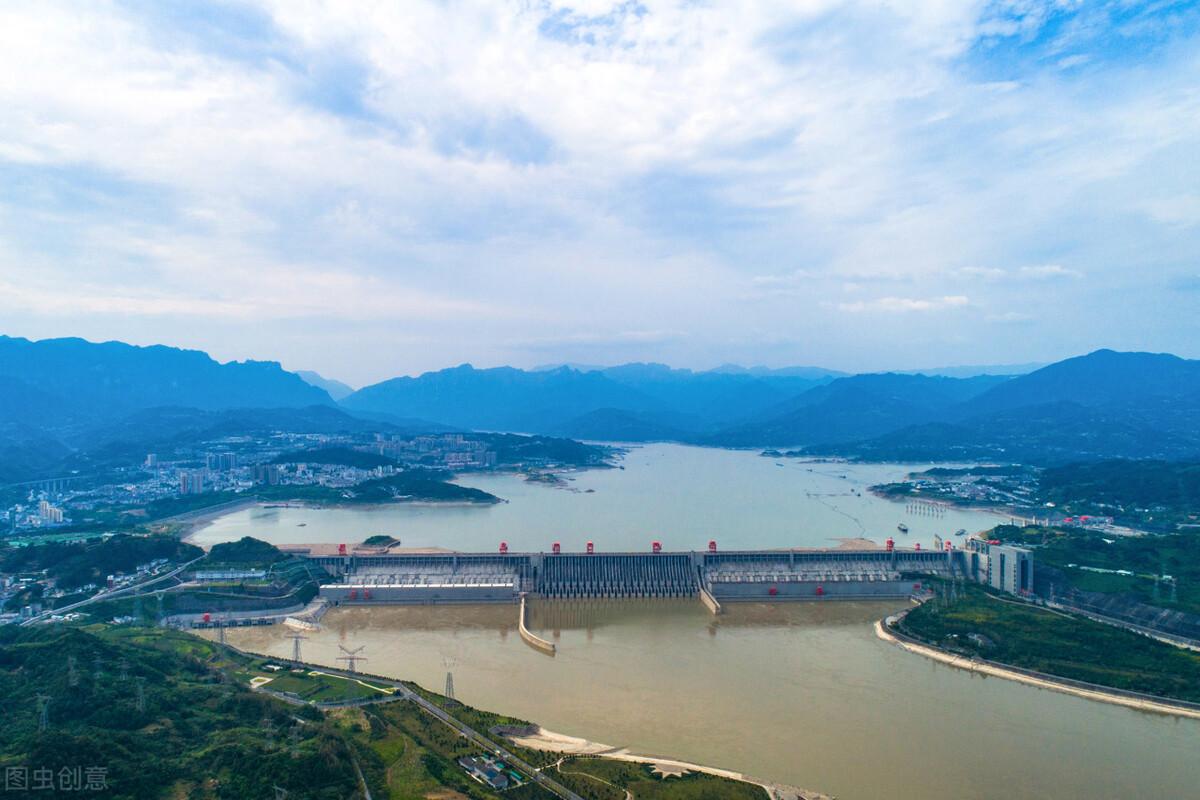 从宜宾到上海，跟着古诗词领略长江沿岸大好河山