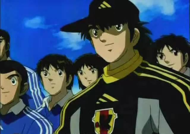 阿迪达斯为什么换字母了,阿迪达斯改logo什么时候换的