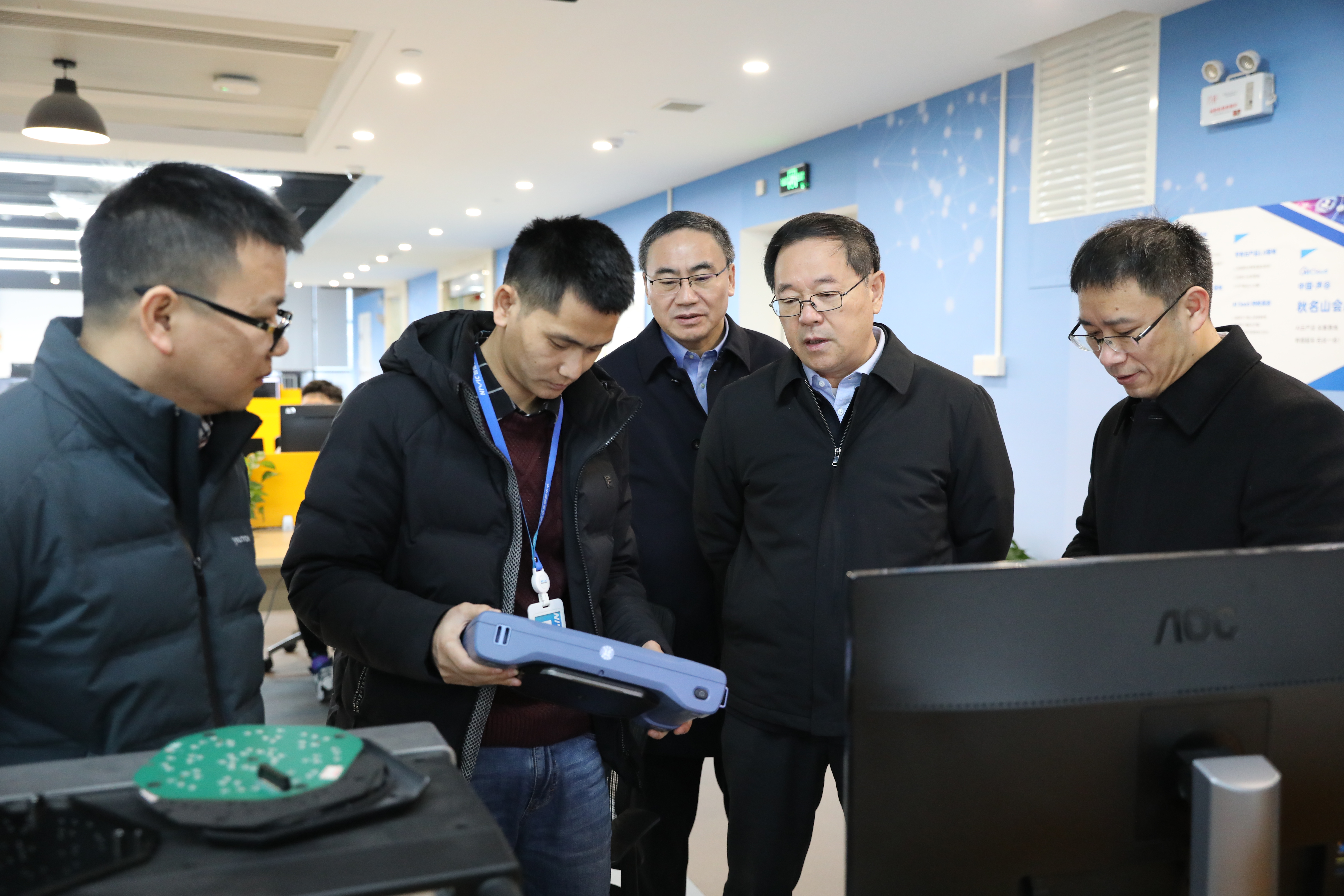 安徽省经信厅厅长牛弩韬一行莅临中国声谷调研